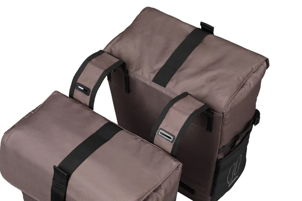 Dwustronna sakwa rowerowa Basil 30L Brown