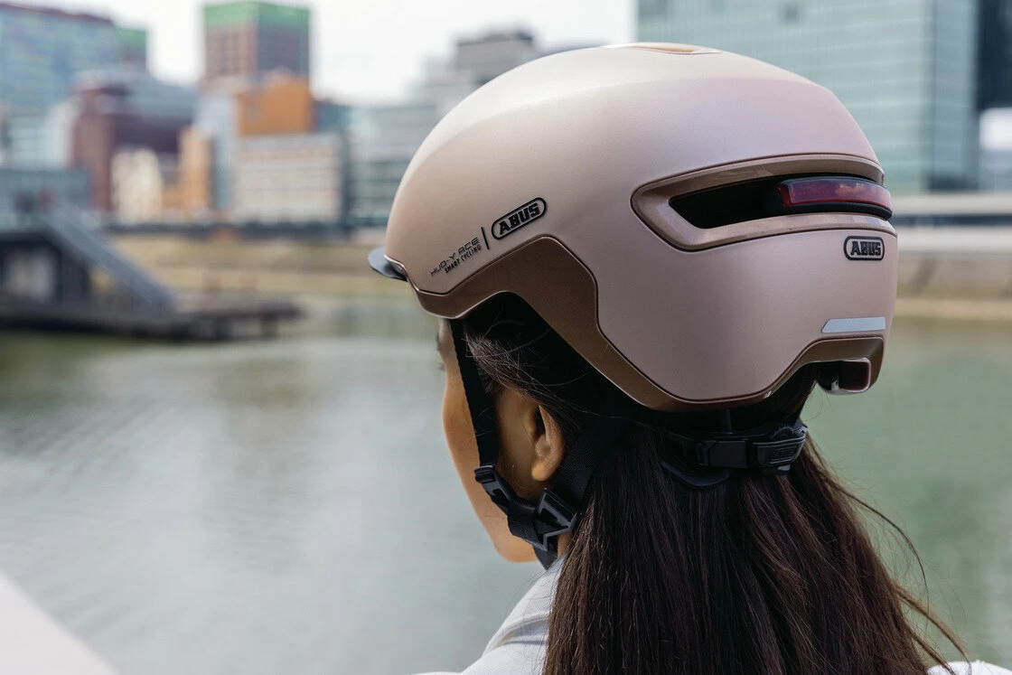 Kask rowerowy Abus HUD-Y Gleam Silver