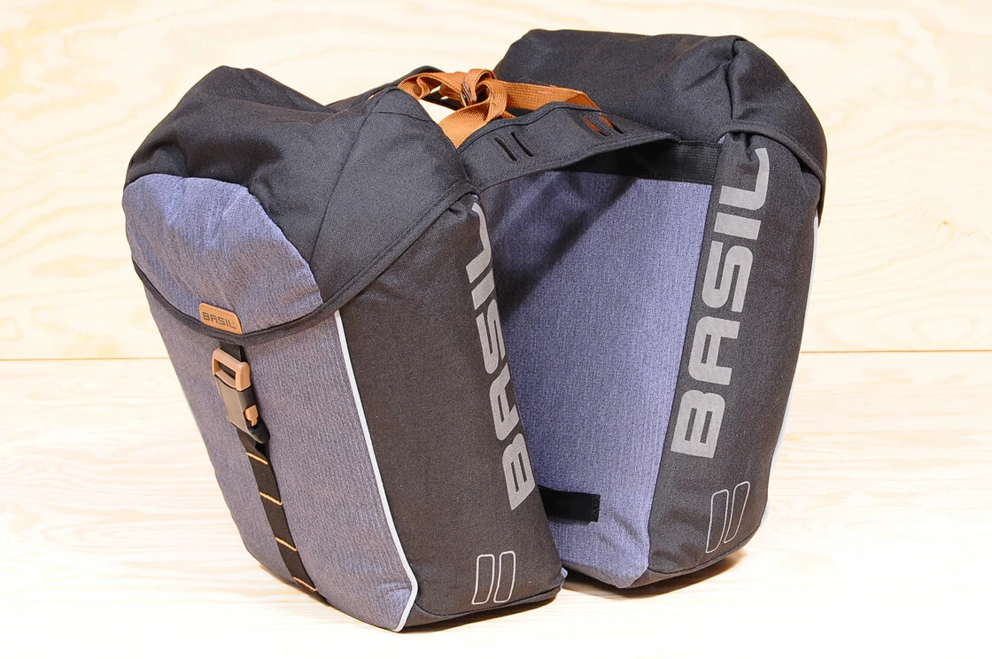 Podwójna sakwa rowerowa Basil Miles Double Bag Black